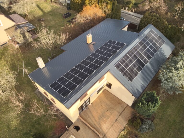Decci fotovoltaika na strechy